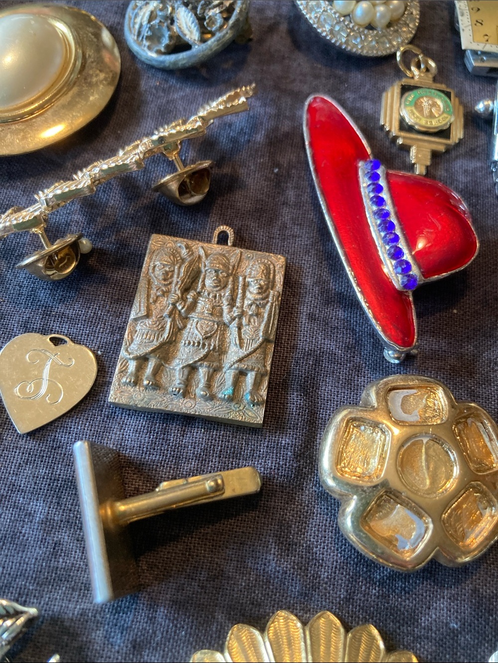 Junk Drawer Trinkets & Oddities cufflinks pins pendants etc - Picture 10 of 12